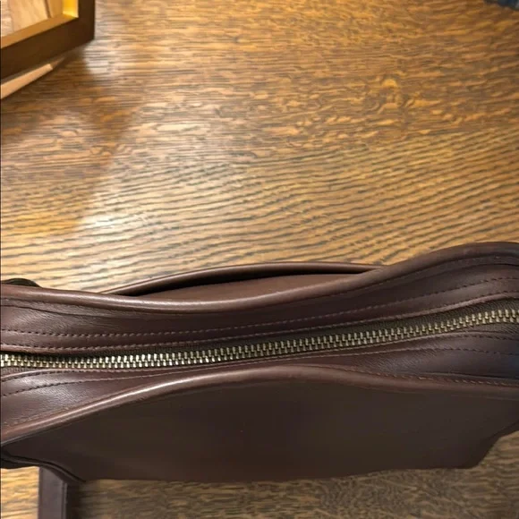 VINTAGE COACH METROPOLIS LEATHER BAG
9087 - Picture 6 of 11